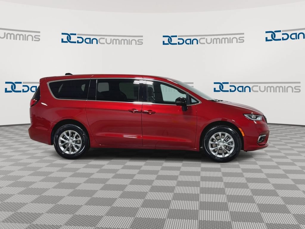 New 2026 Chrysler Pacifica Limited AWD/4WD image 2