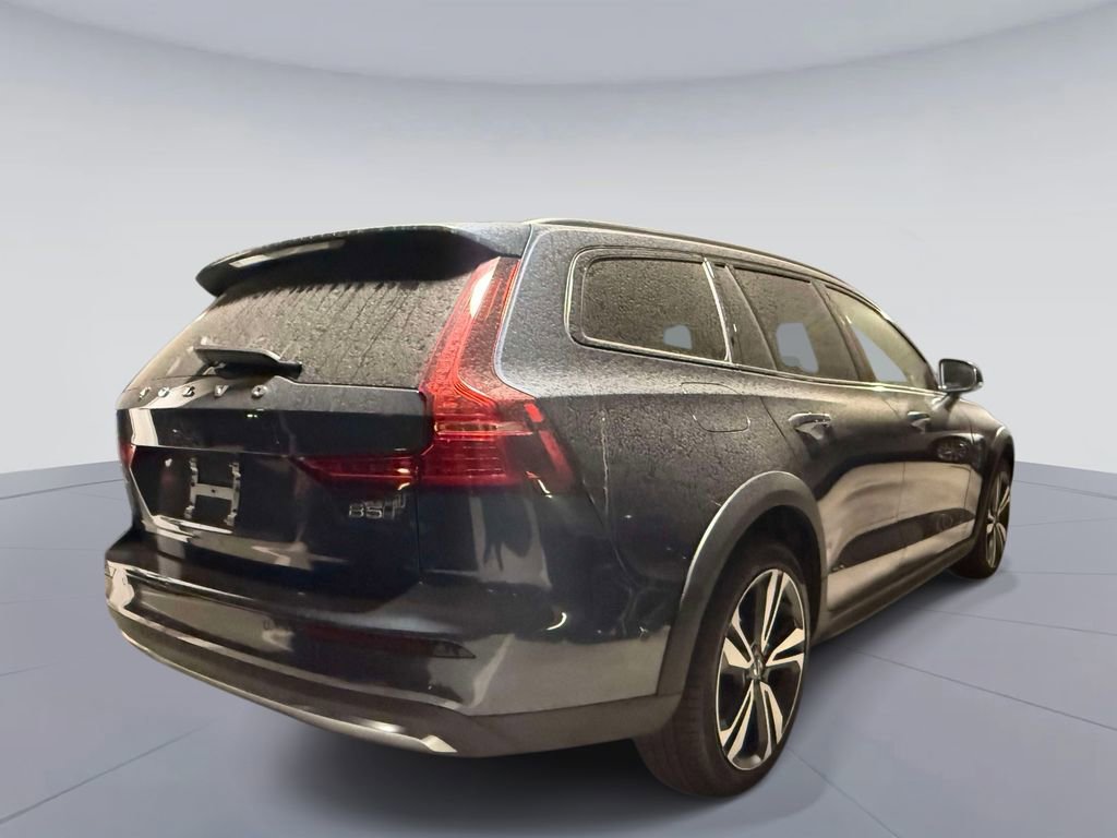 Used 2025 Volvo V60 B5 Cross Country Plus AWD/4WD image 4