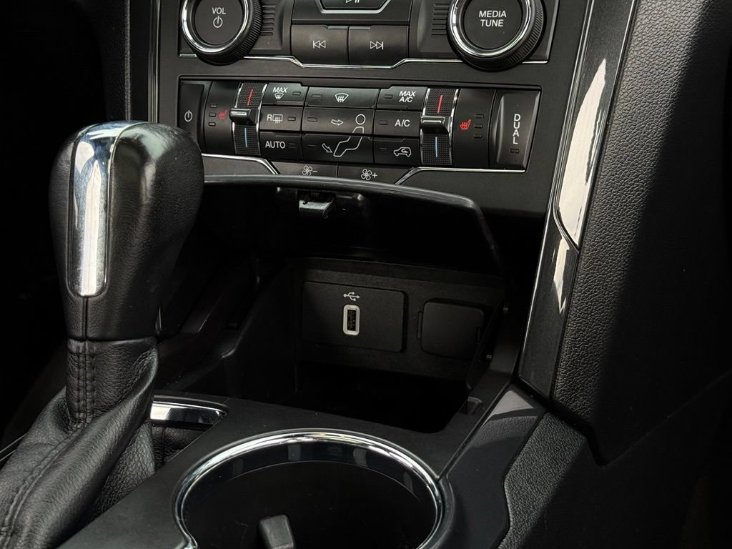 Used 2019 Ford Explorer XLT w/ Equipment Group 202A AWD/4WD image 25