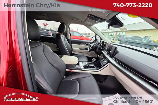 Used 2024 Kia Carnival LX FWD image 27