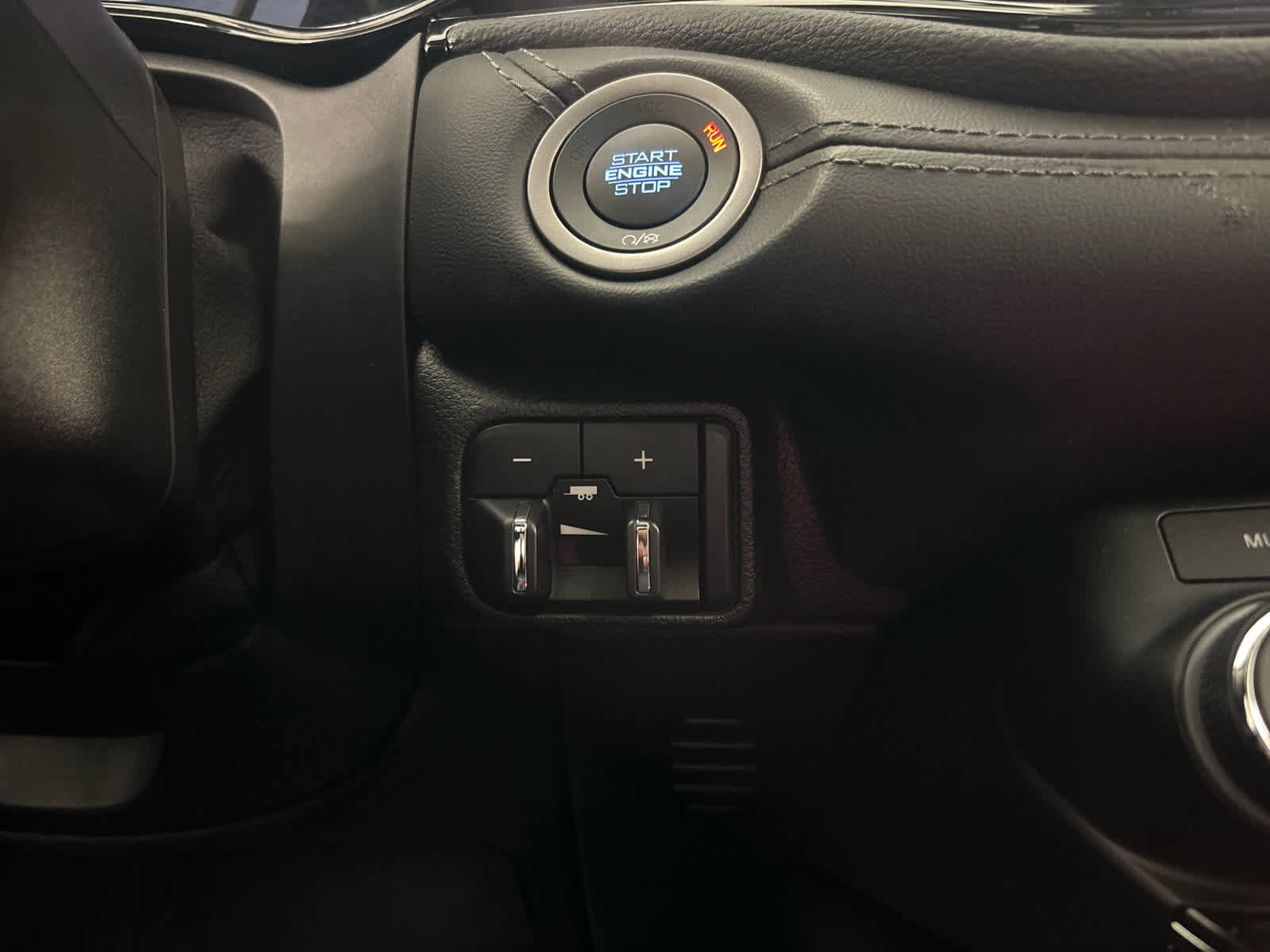 Used 2024 Dodge Durango SXT w/ SXT Blacktop Group AWD/4WD image 35