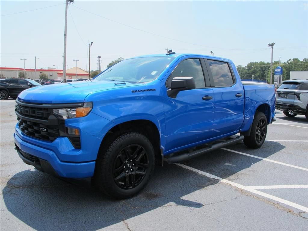 Used 2025 Chevrolet Silverado 1500 Custom w/ Turbomax Blackout Package AWD/4WD image 8