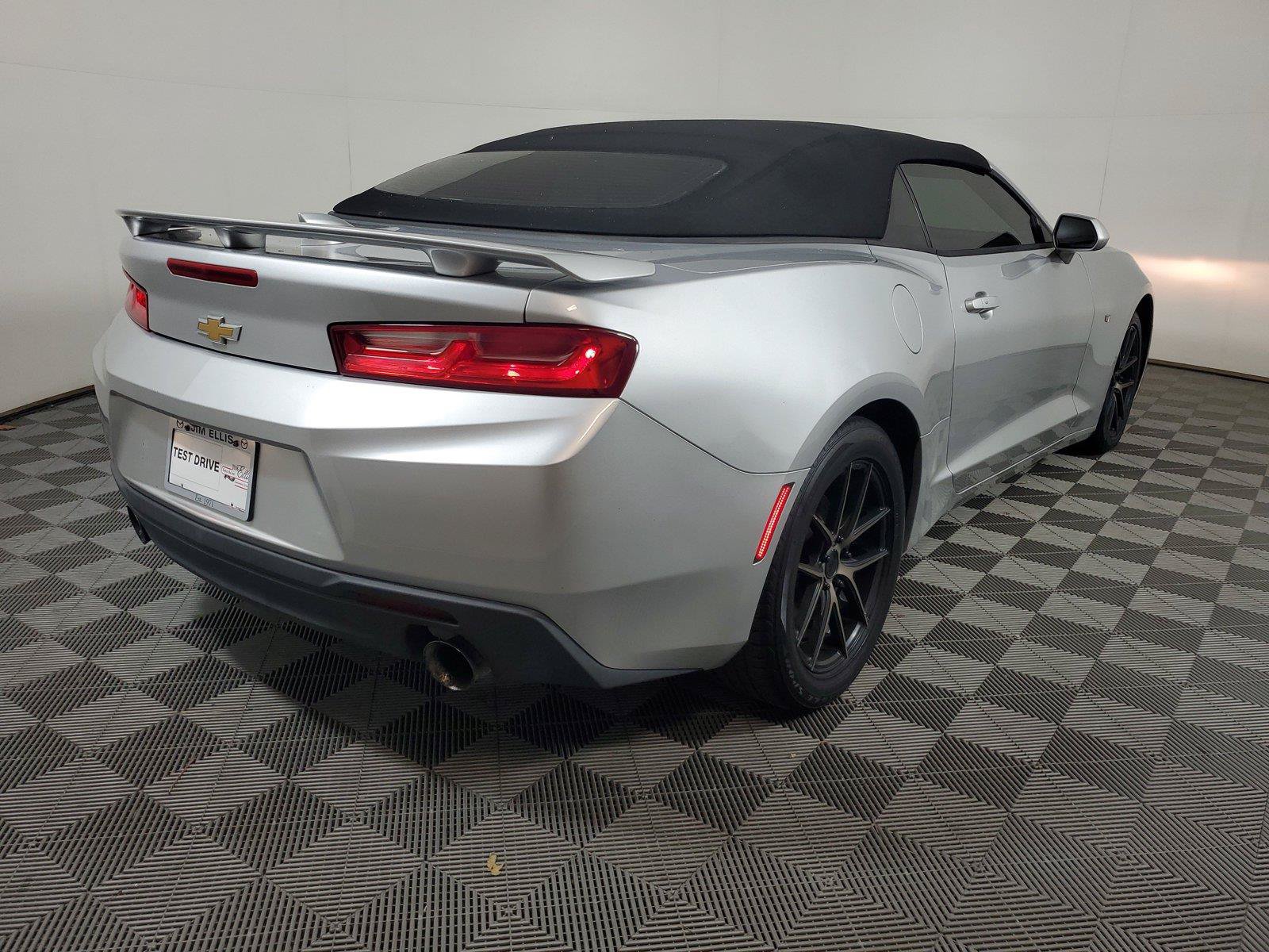 Used 2017 Chevrolet Camaro LT RWD image 4