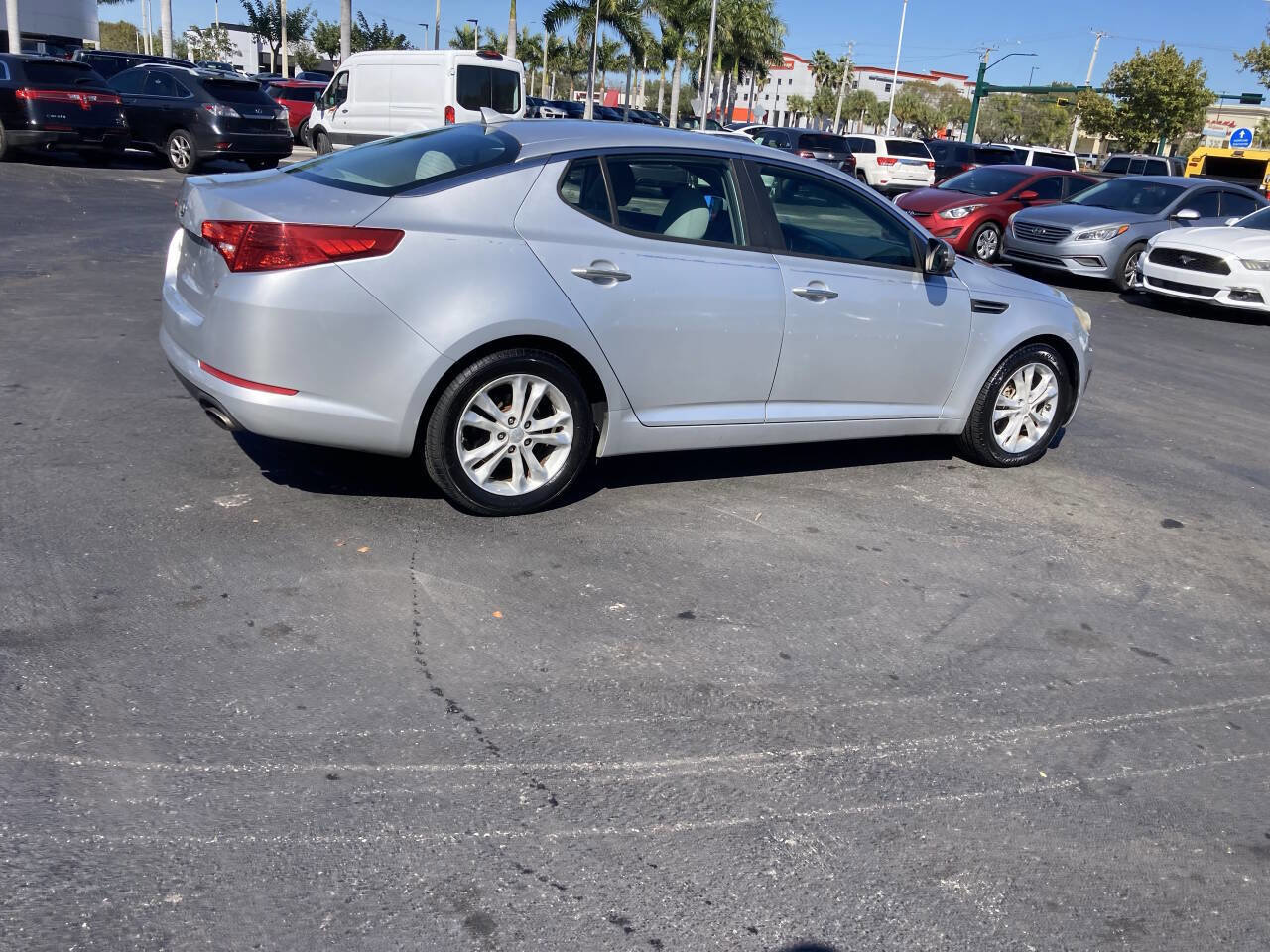 Used 2012 Kia Optima LX FWD image 2