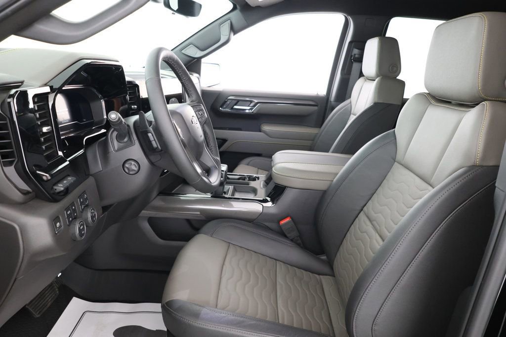 Used 2025 Chevrolet Silverado 1500 ZR2 w/ Technology Package image 18