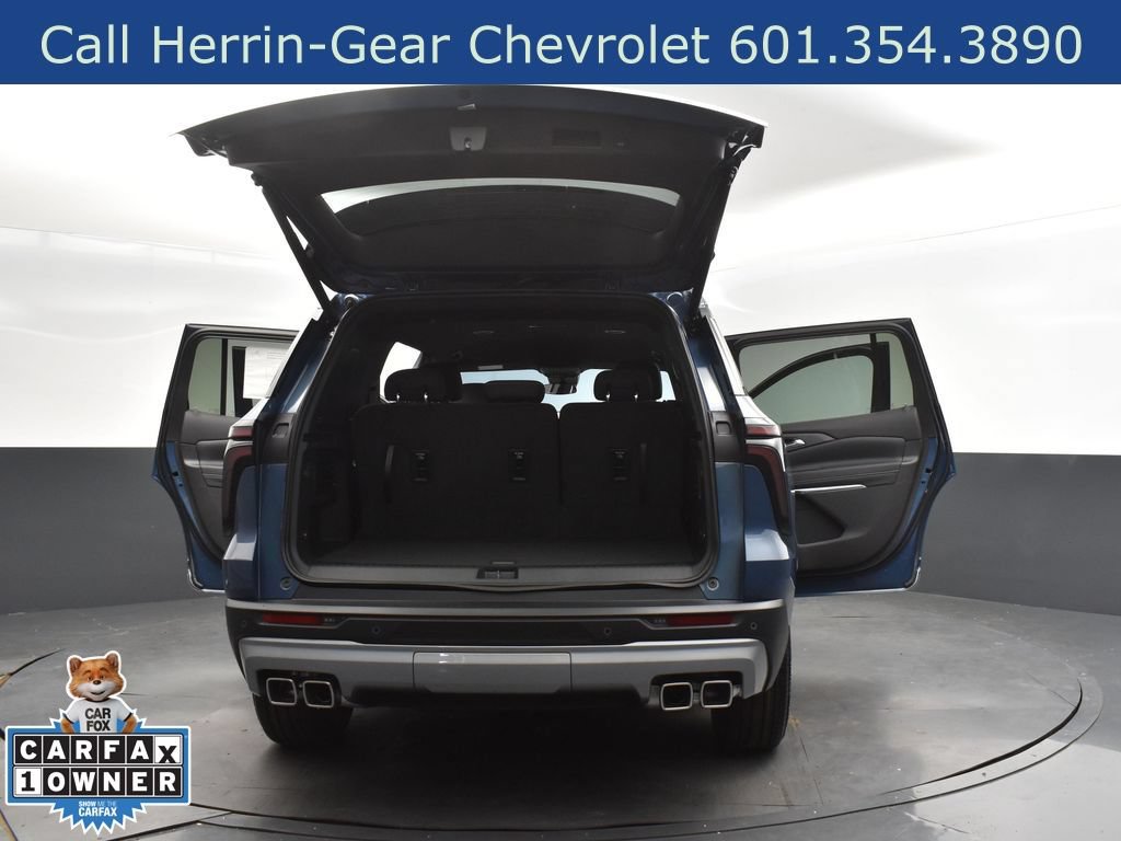 Used 2025 Chevrolet Traverse LT FWD image 38