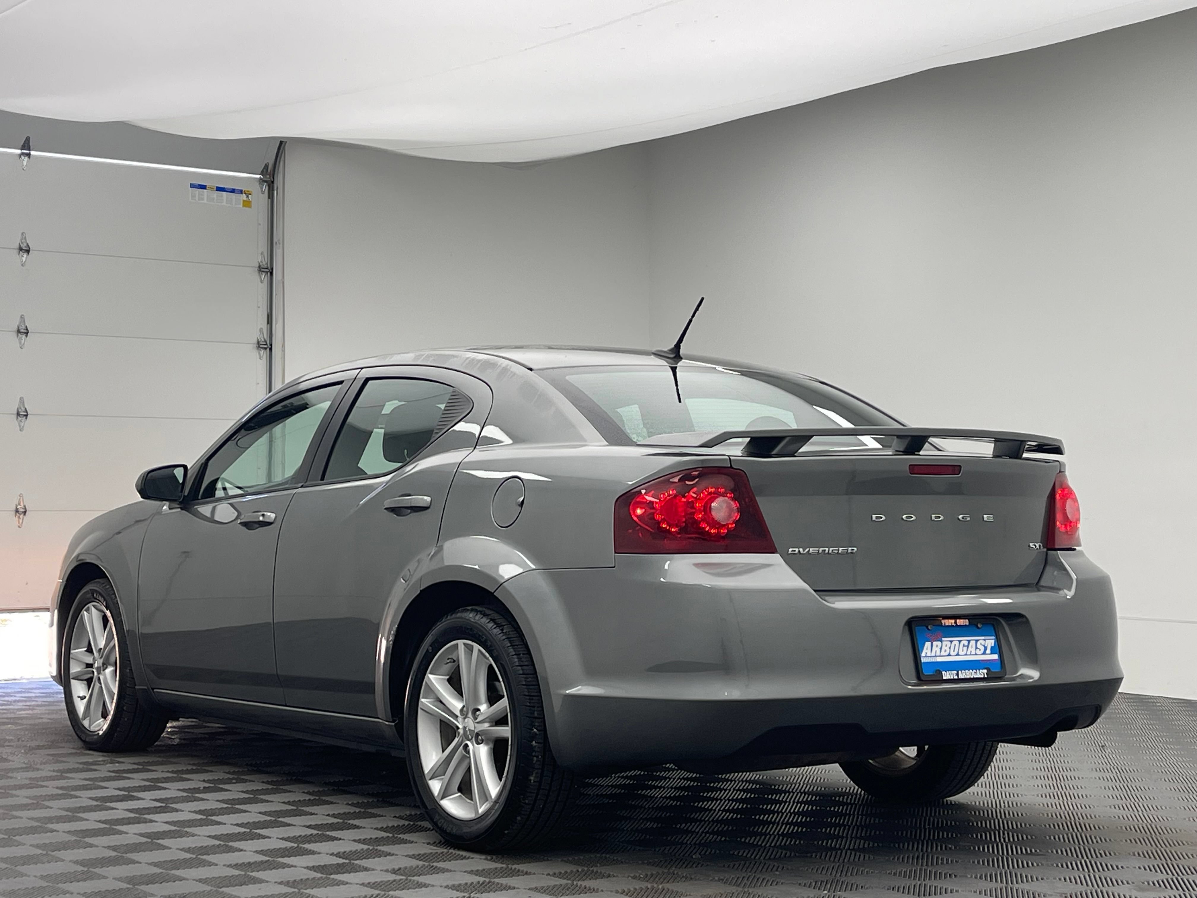 Used 2013 Dodge Avenger SXT w/ Rallye Appearance Group FWD image 8