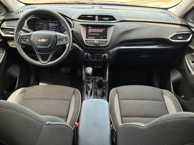 Used 2023 Chevrolet TrailBlazer LT w/ LPO, Blackout Package FWD image 9