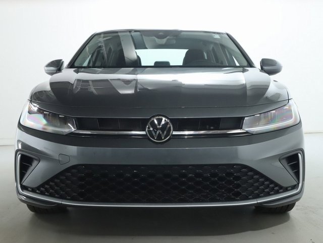 Used 2025 Volkswagen Jetta SE w/ Black Wheel Package image 5