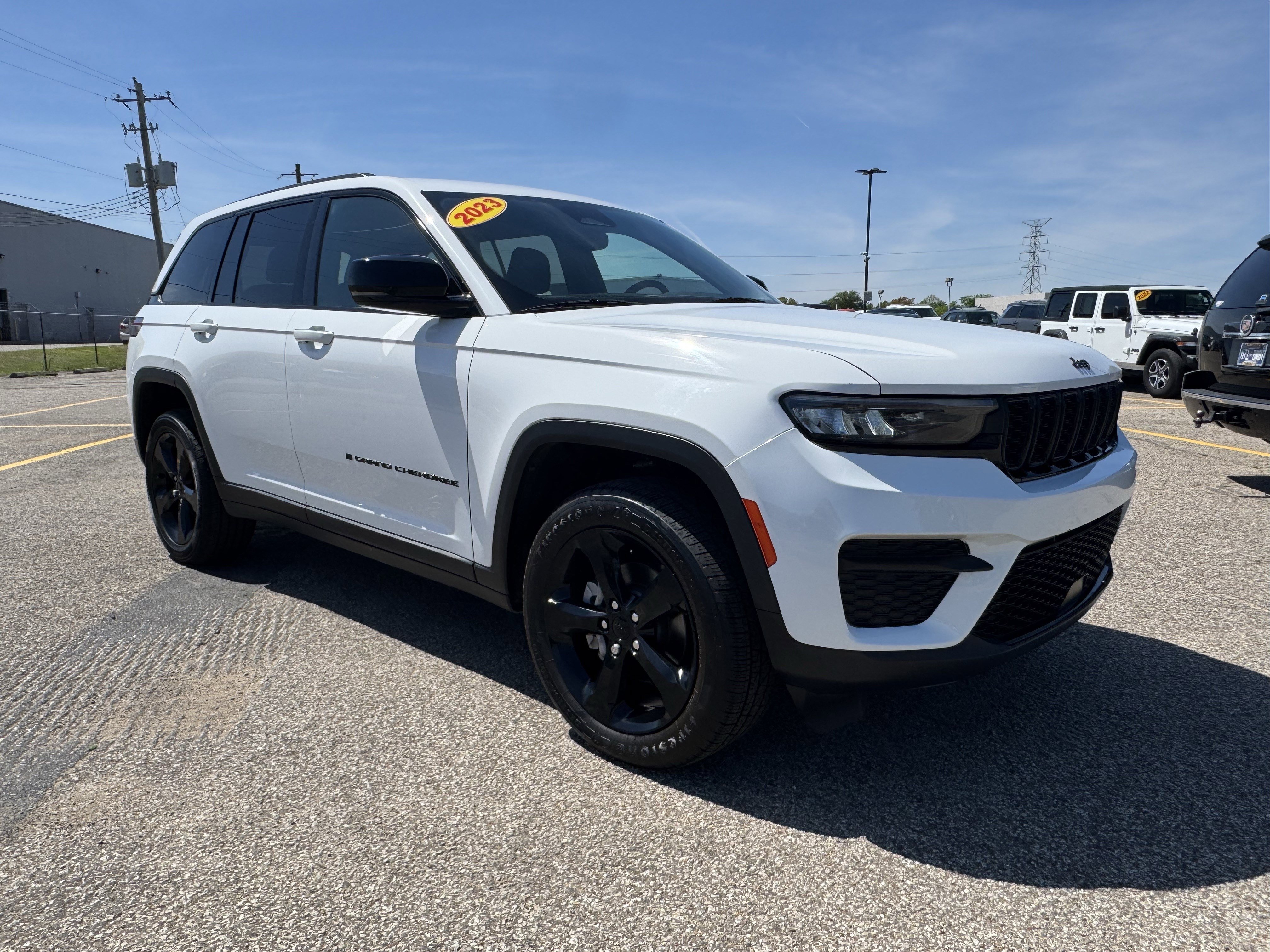 Used 2023 Jeep Grand Cherokee Altitude image 4