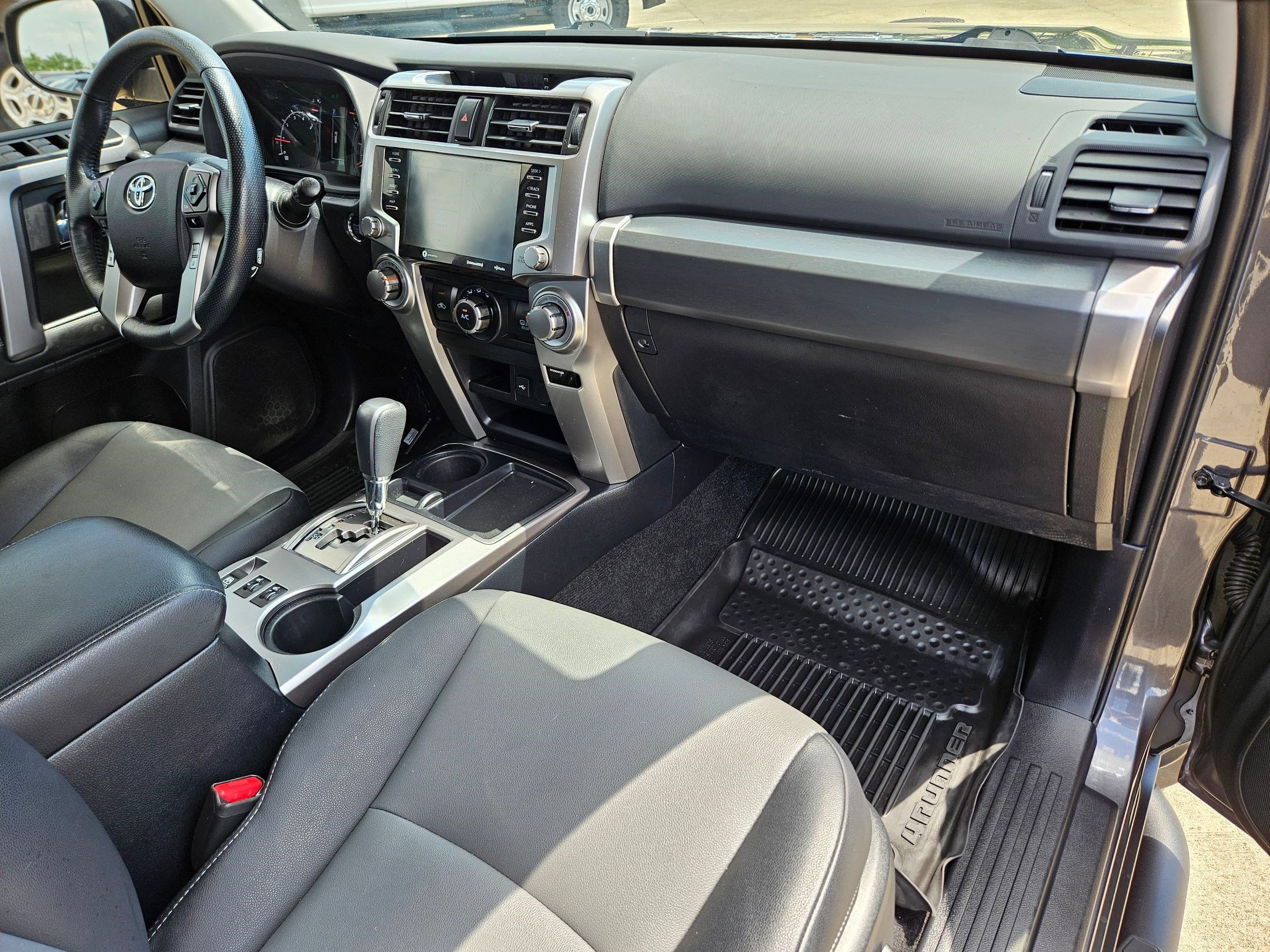 Used 2023 Toyota 4Runner SR5 Premium w/ Moonroof Package RWD image 32
