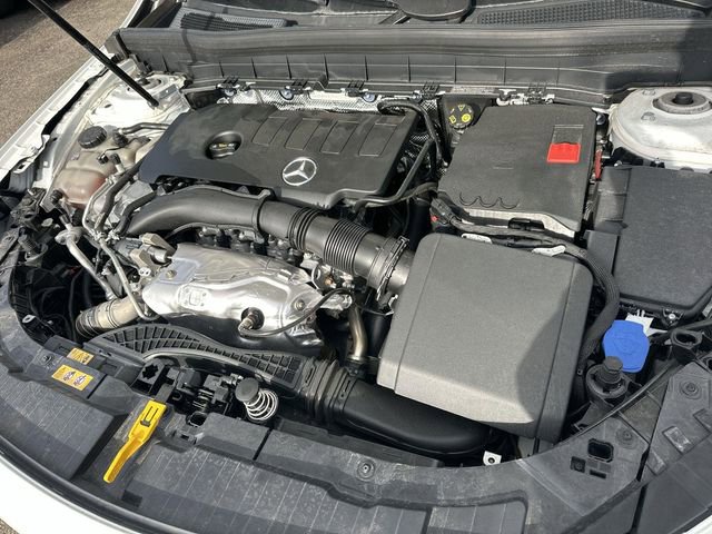 Used 2023 Mercedes-Benz GLB 250 image 28