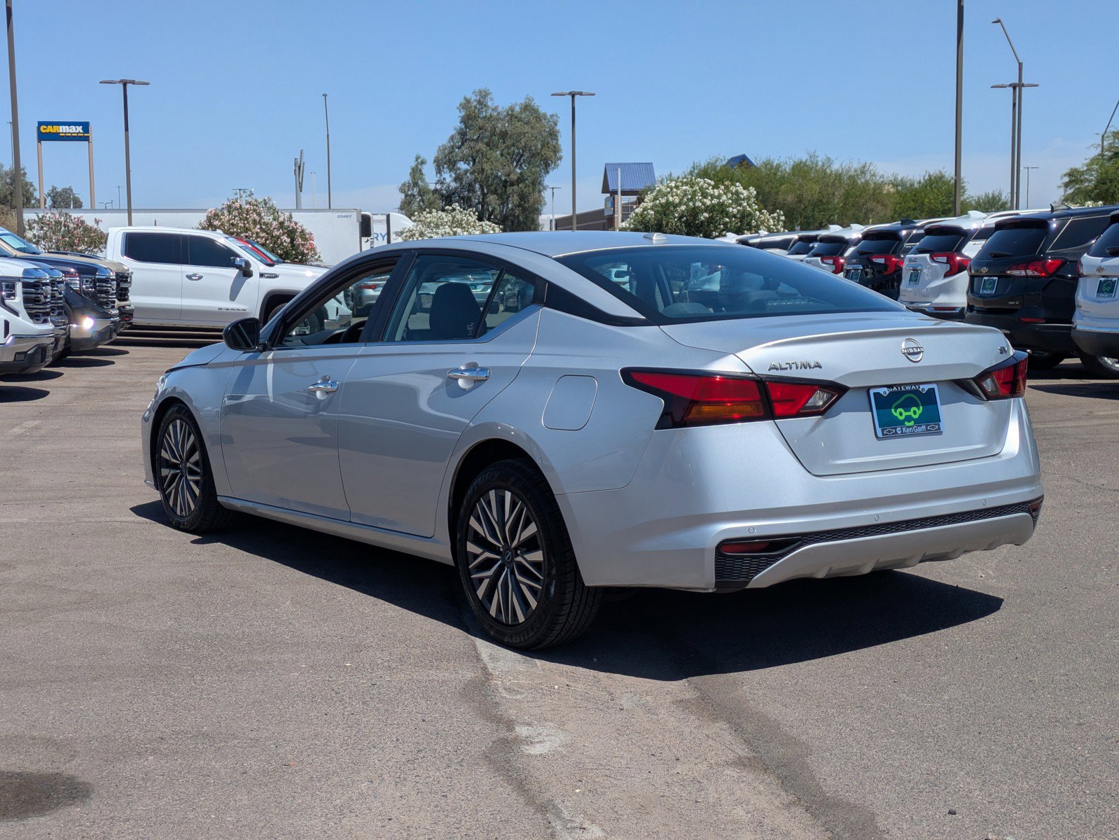 Used 2024 Nissan Altima 2.5 SV FWD image 3