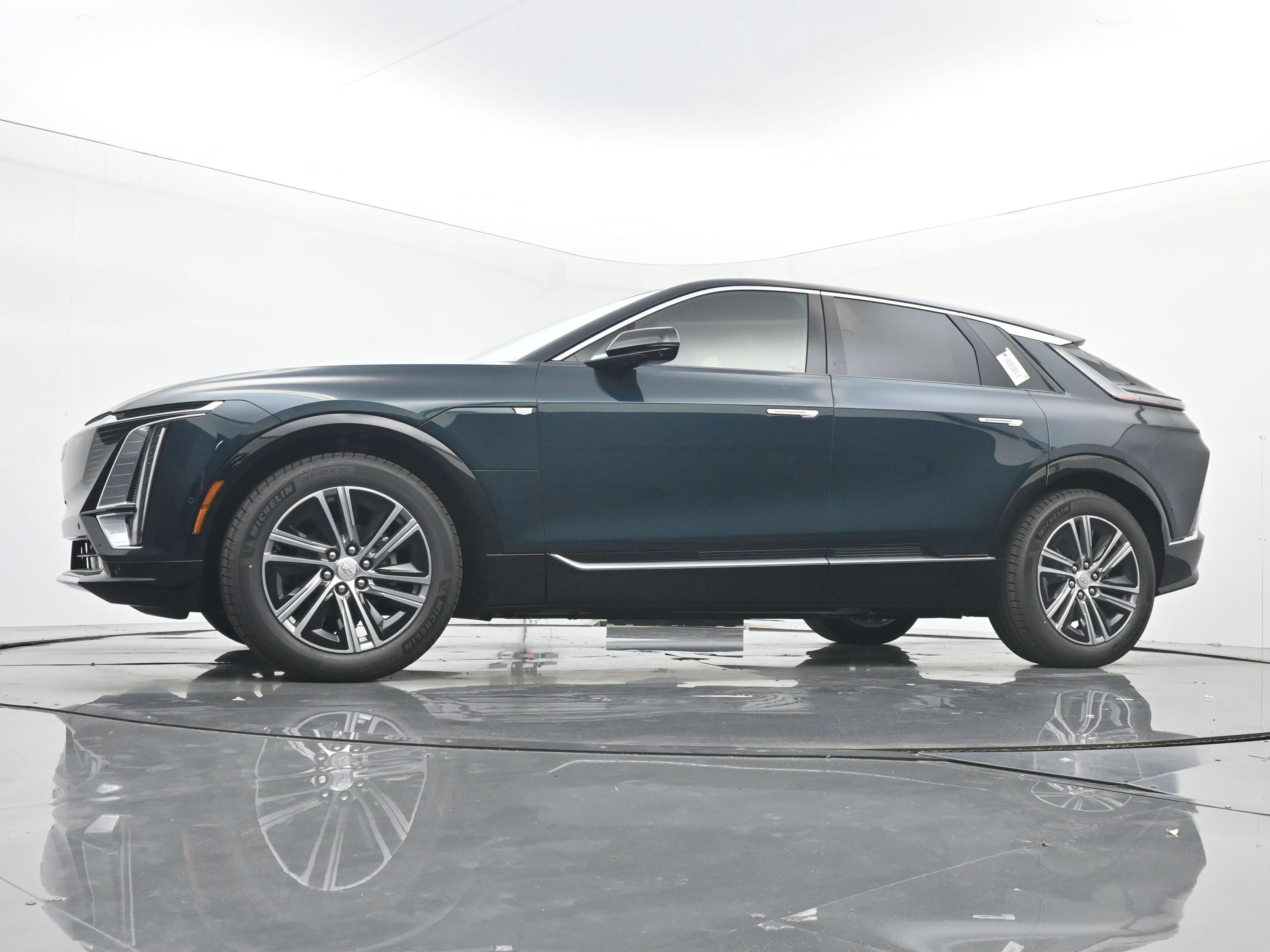 New 2026 Cadillac Lyriq Luxury w/ LPO, Floor Liner Package AWD/4WD image 16