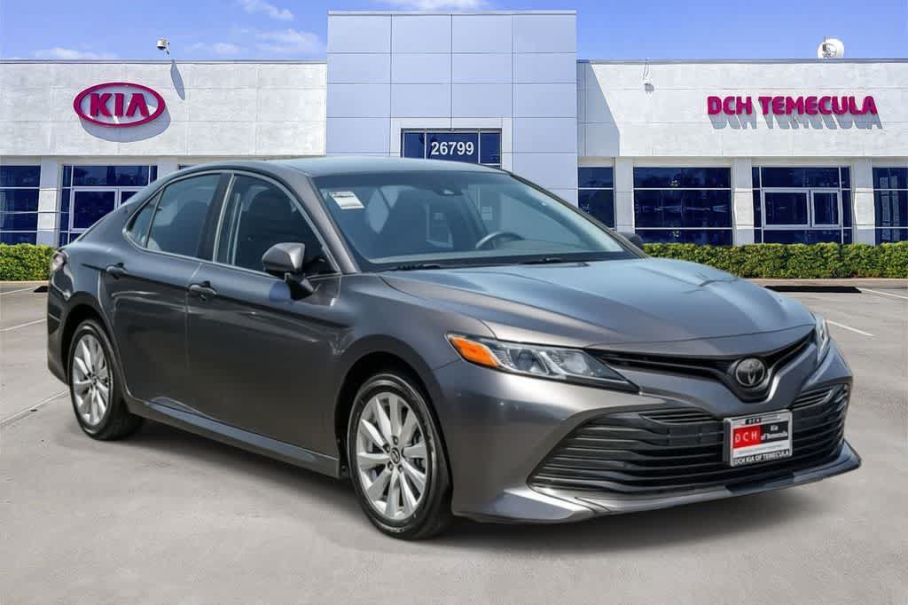Used 2018 Toyota Camry LE FWD image 3