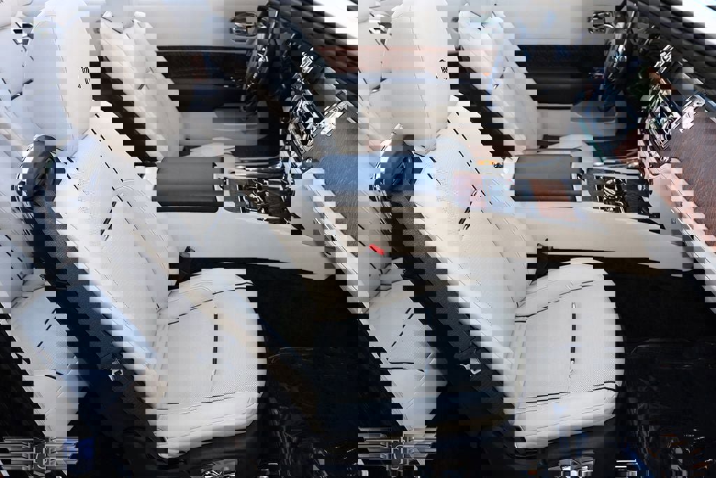 Used 2017 Rolls-Royce Dawn Convertible image 16