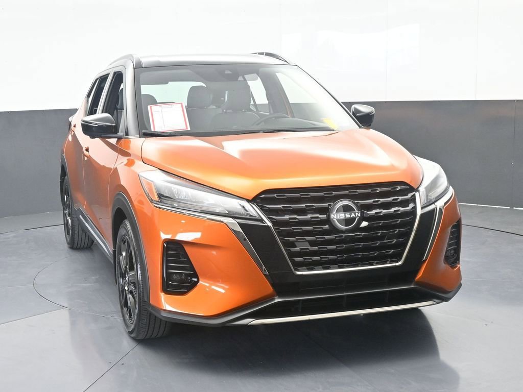 Used 2023 Nissan Kicks SR w/ SR Premium Package FWD image 9