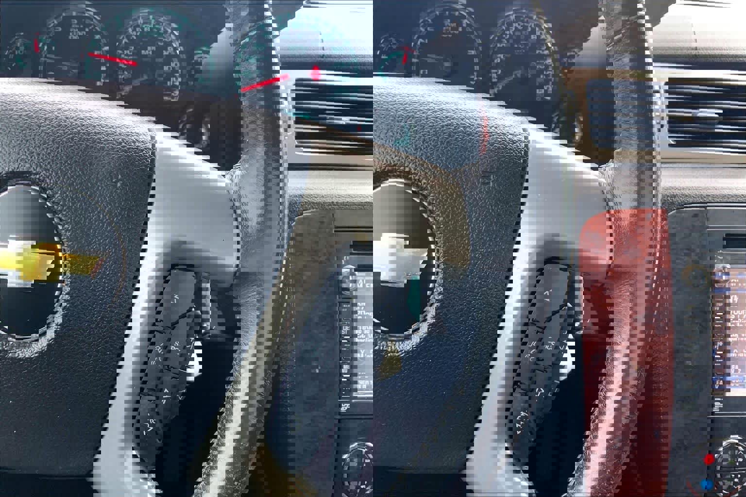 Used 2013 Chevrolet Suburban LTZ image 24