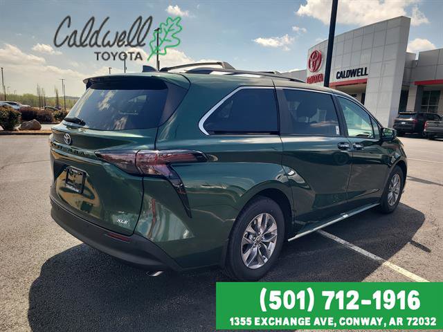 Used 2025 Toyota Sienna XLE w/ XLE Plus Package image 38