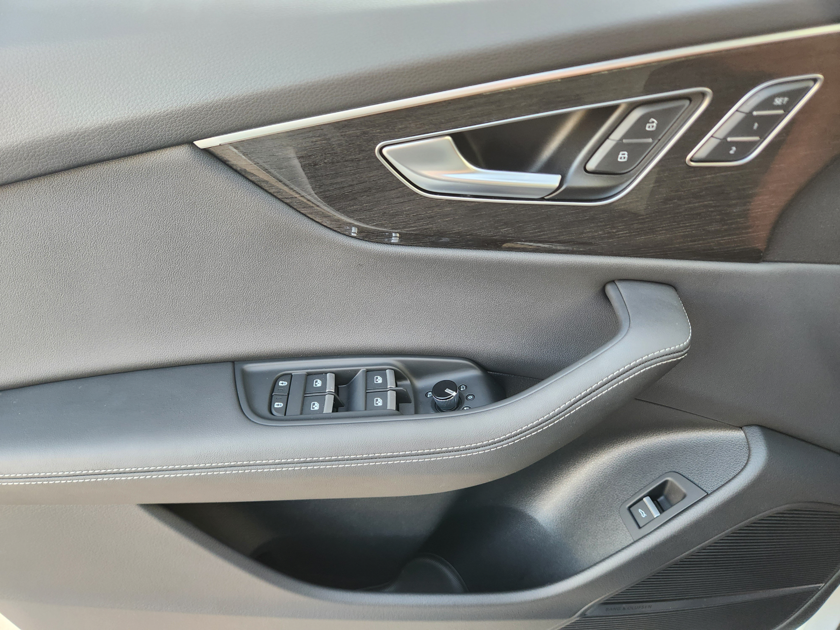 Used 2026 Audi Q8 Premium Plus AWD/4WD image 17