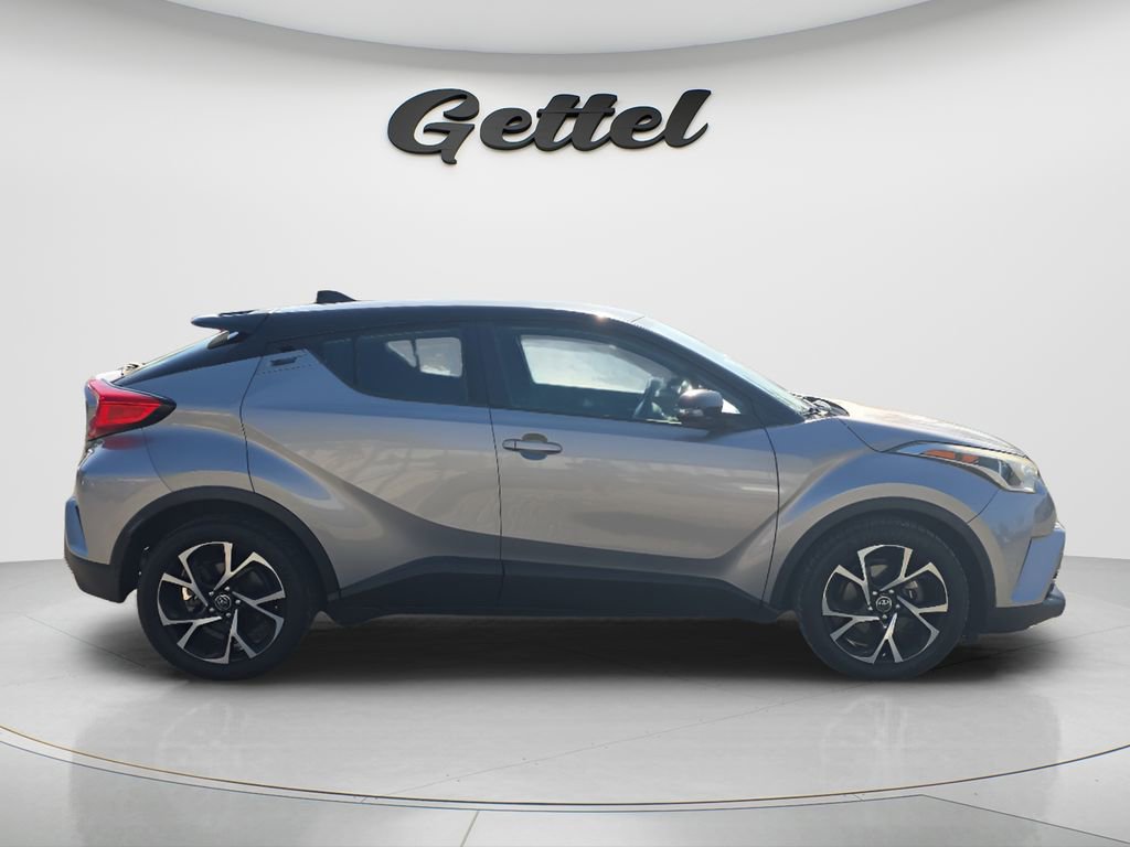 Used 2019 Toyota C-HR XLE image 3