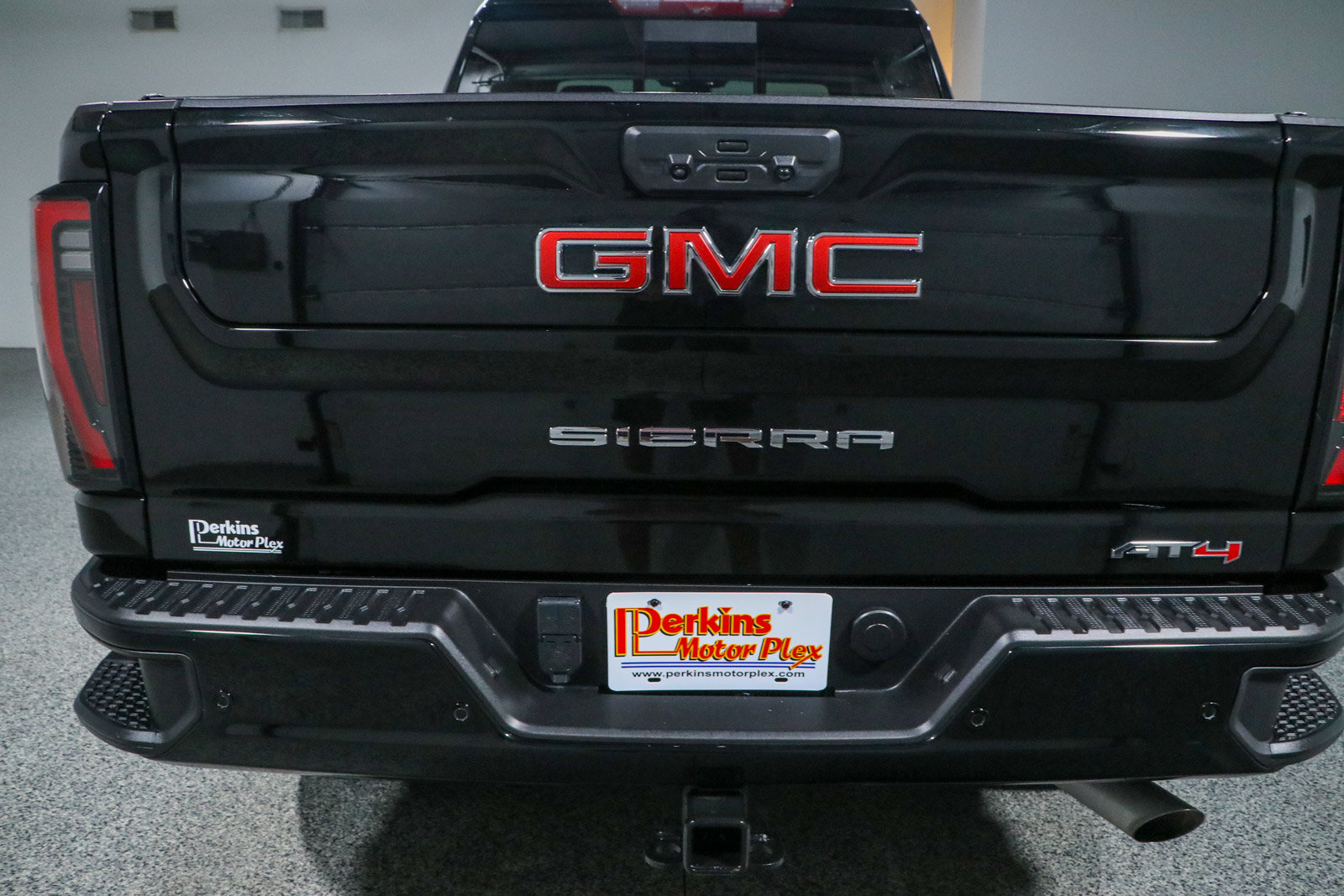 Used 2024 GMC Sierra 2500 AT4 w/ AT4 Premium Plus Package AWD/4WD image 8