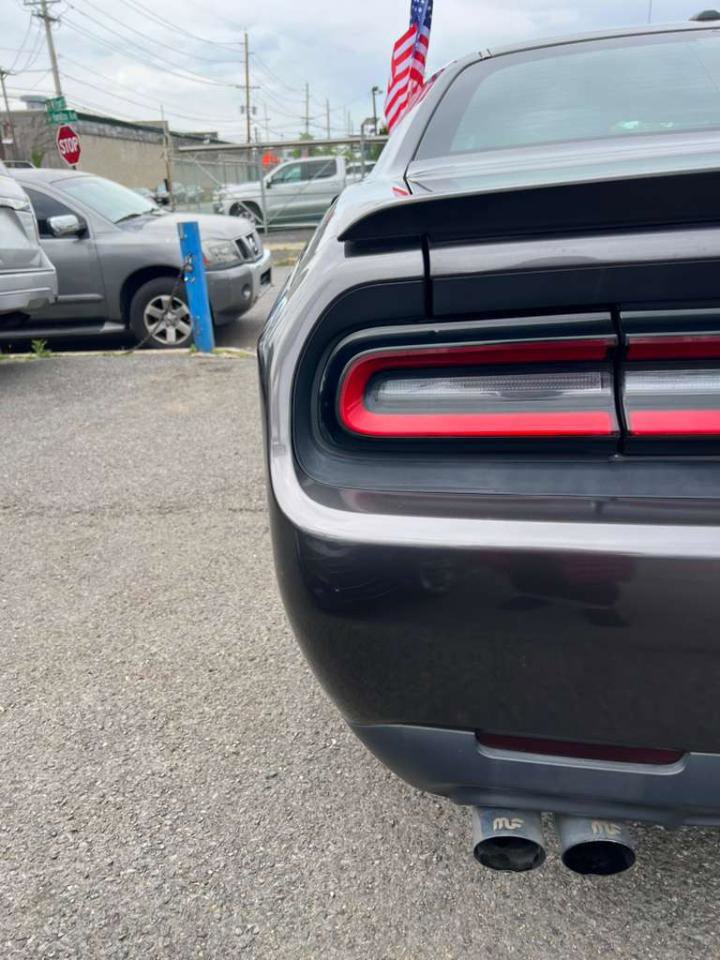 Used 2017 Dodge Challenger R/T RWD image 8