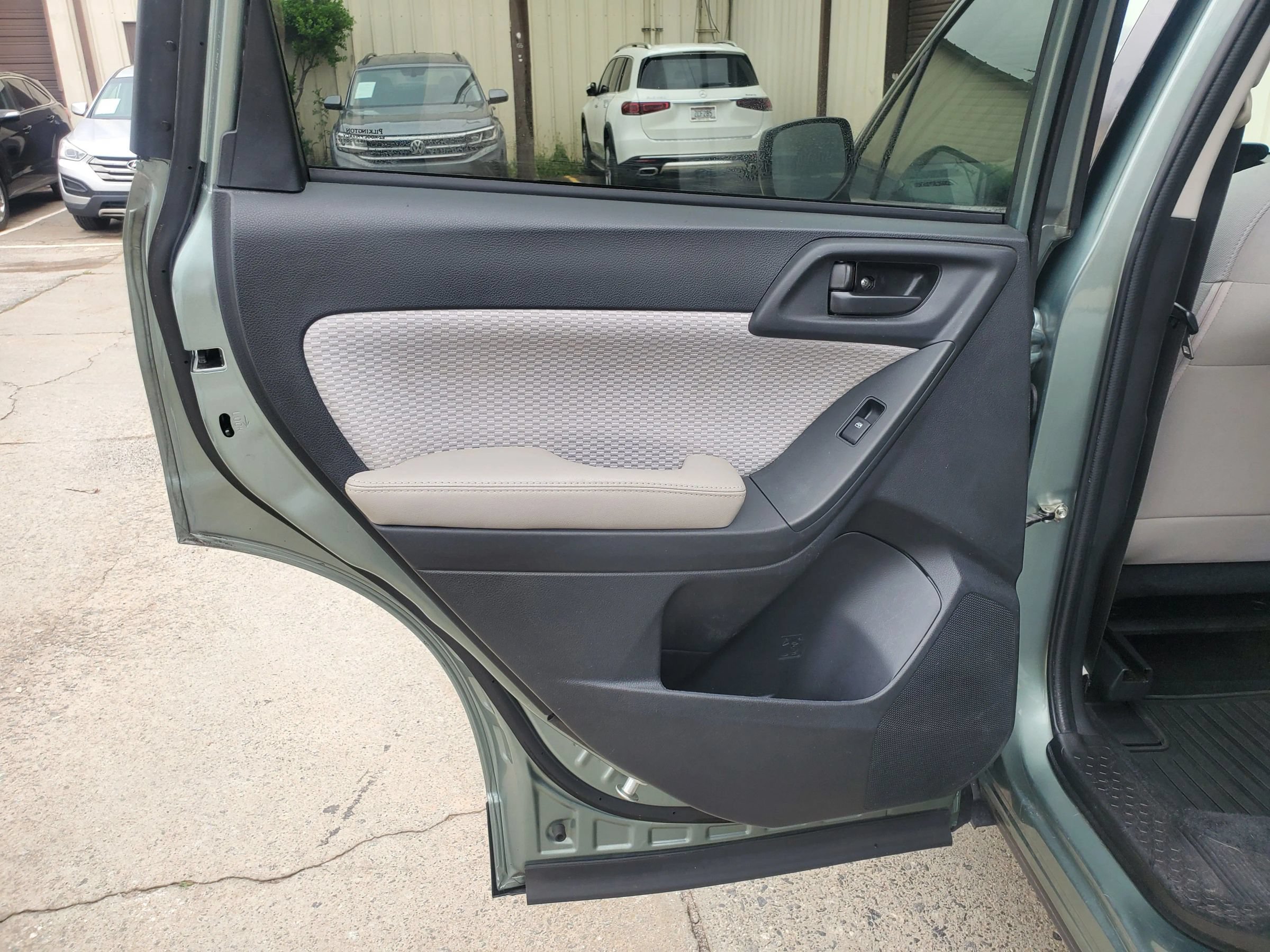 Used 2018 Subaru Forester 2.5i AWD/4WD image 14