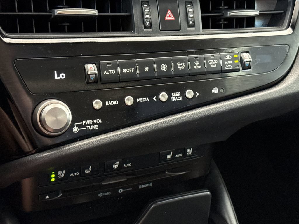 Used 2022 Lexus ES 300h w/ Premium Package FWD image 19