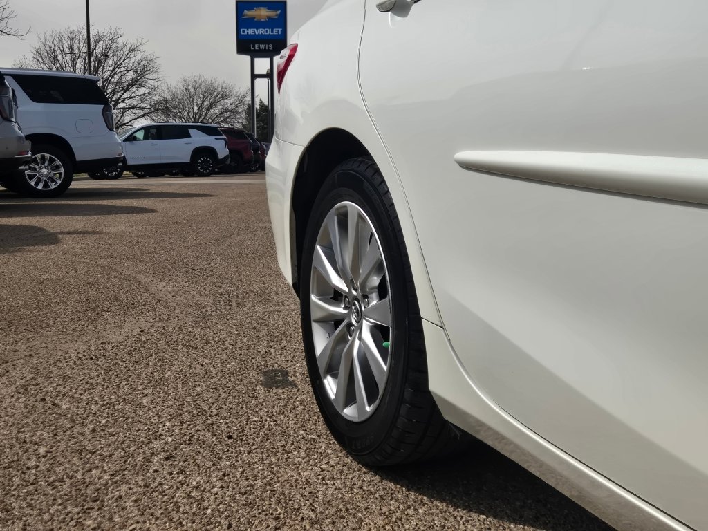 Used 2015 Toyota Camry XLE w/ Moonroof Package image 8