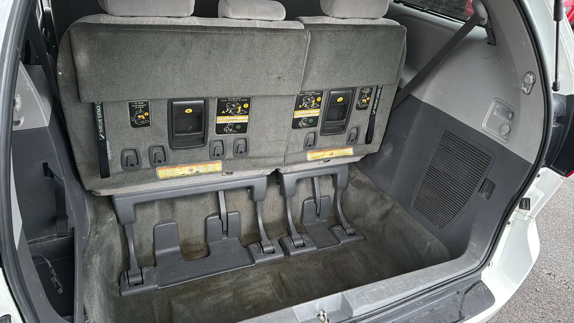 Used 2018 Toyota Sienna LE image 22