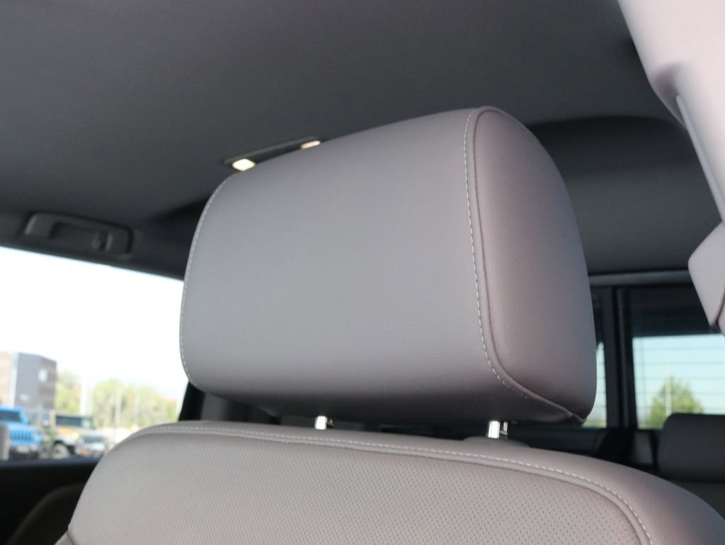 Used 2017 GMC Sierra 1500 SLT AWD/4WD image 25