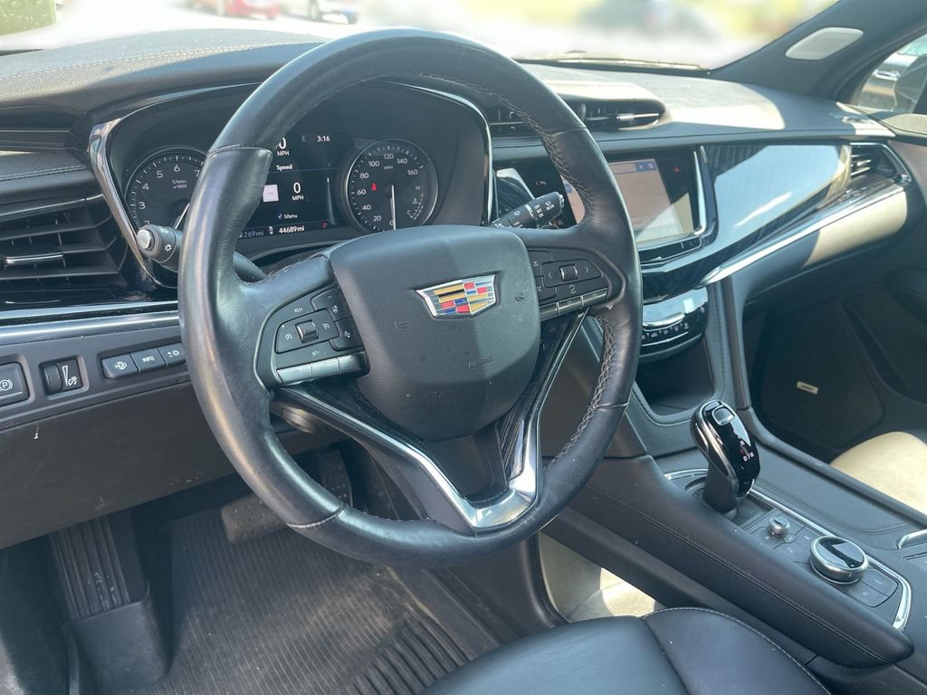 Used 2024 Cadillac XT6 Premium Luxury w/ Technology Package AWD/4WD image 8