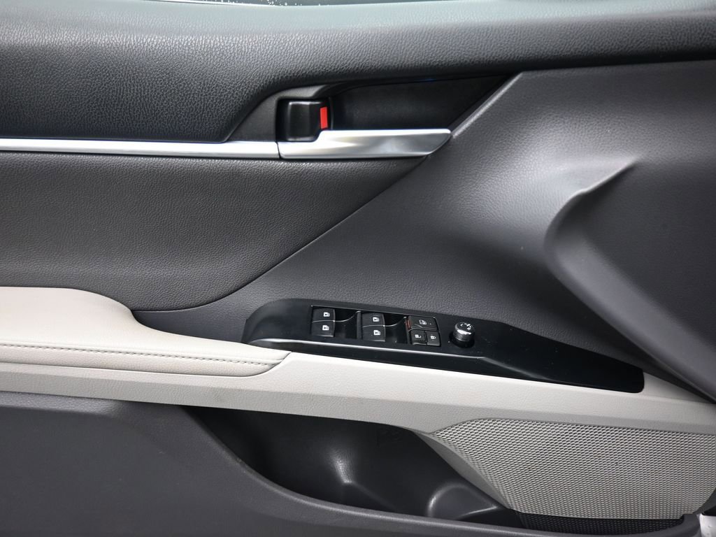Used 2019 Toyota Camry XLE FWD image 10