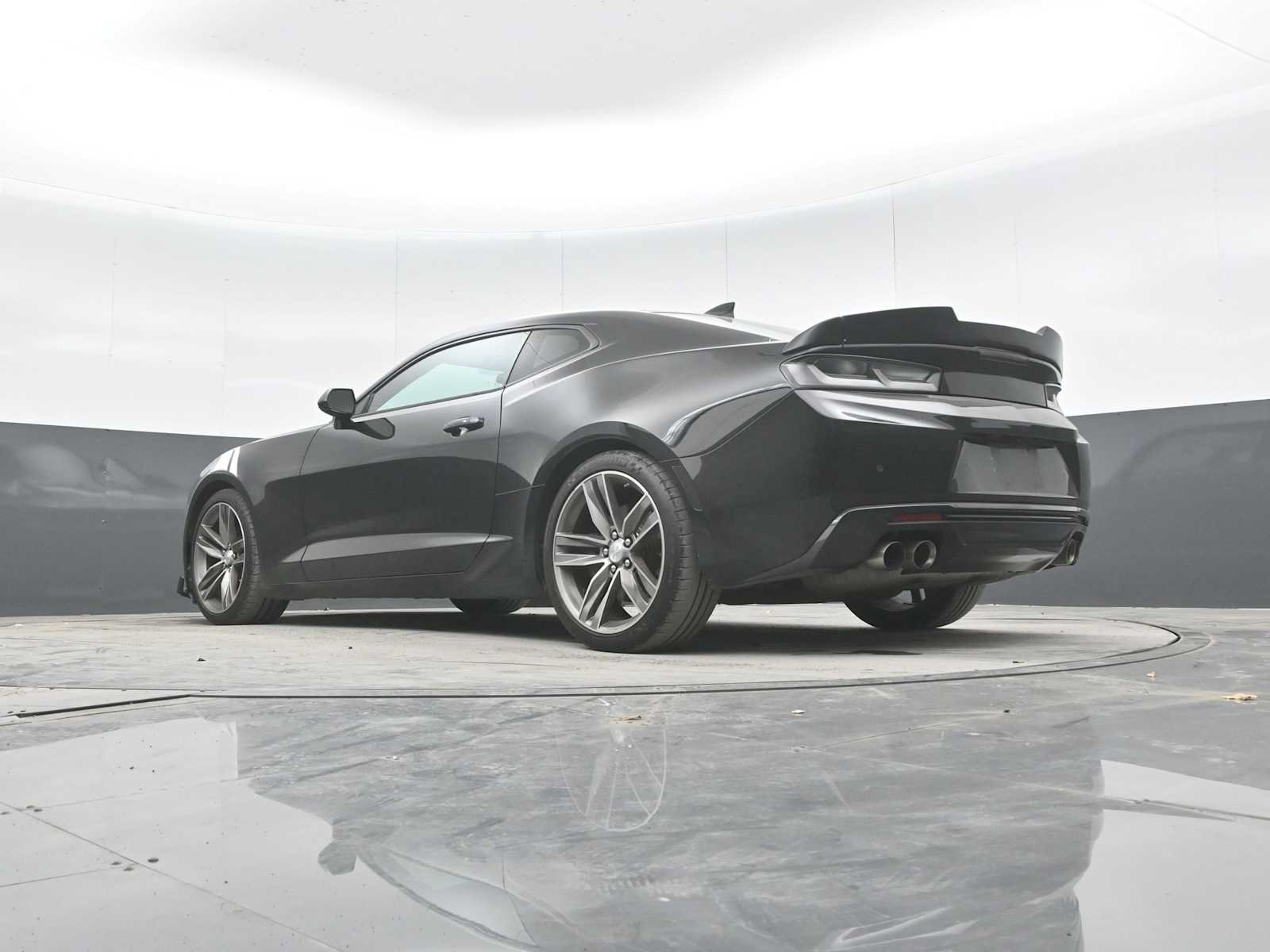 Used 2018 Chevrolet Camaro SS RWD image 23