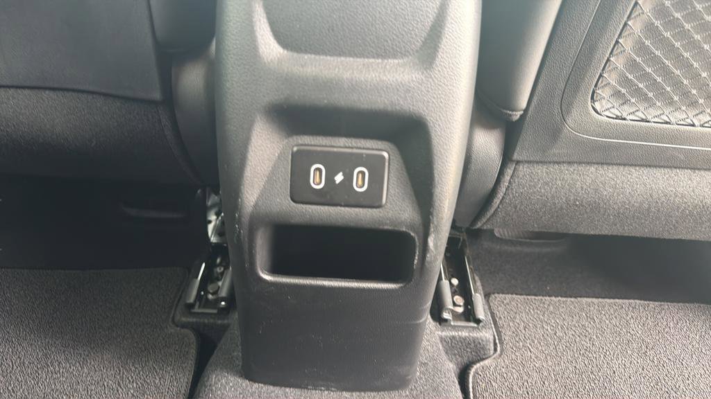 Used 2024 Hyundai Venue Limited FWD image 20