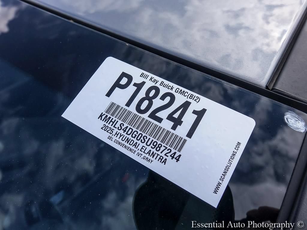 Used 2025 Hyundai Elantra SEL FWD image 29