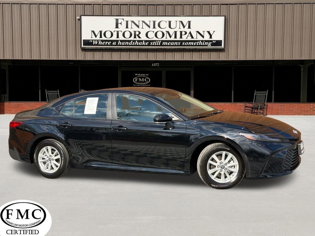 Used 2025 Toyota Camry LE w/ Convenience Package image 1
