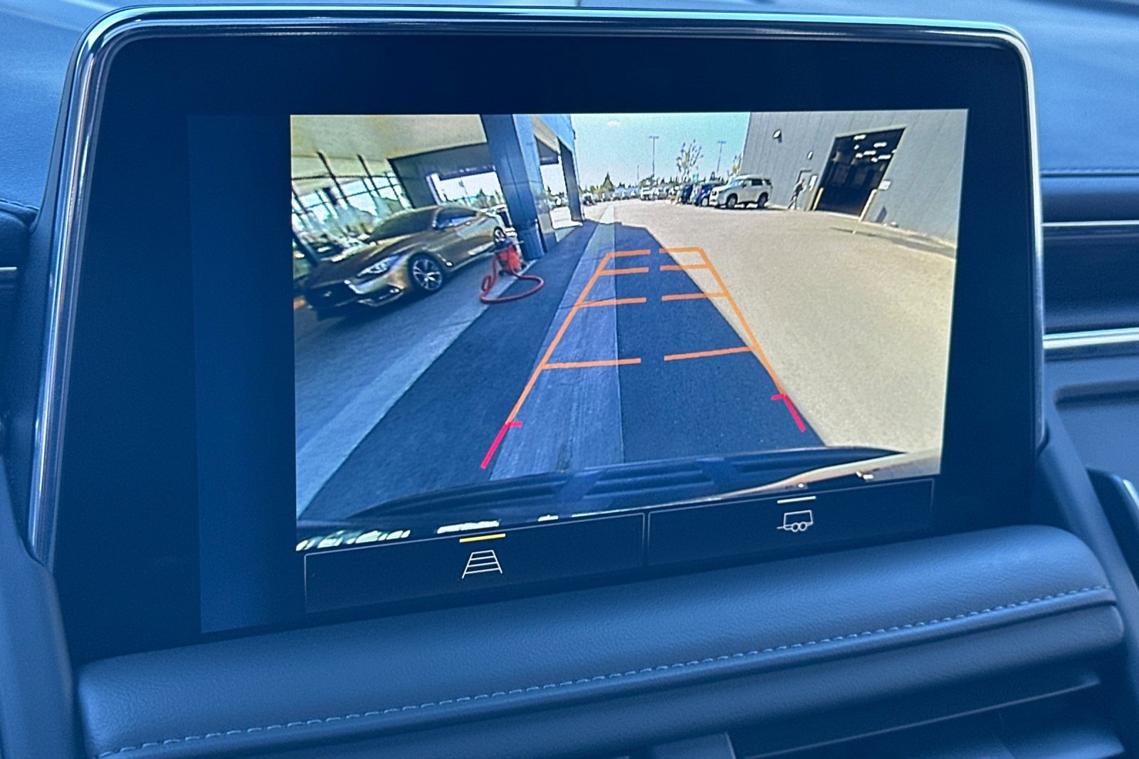 Used 2024 Chevrolet Suburban Z71 image 28