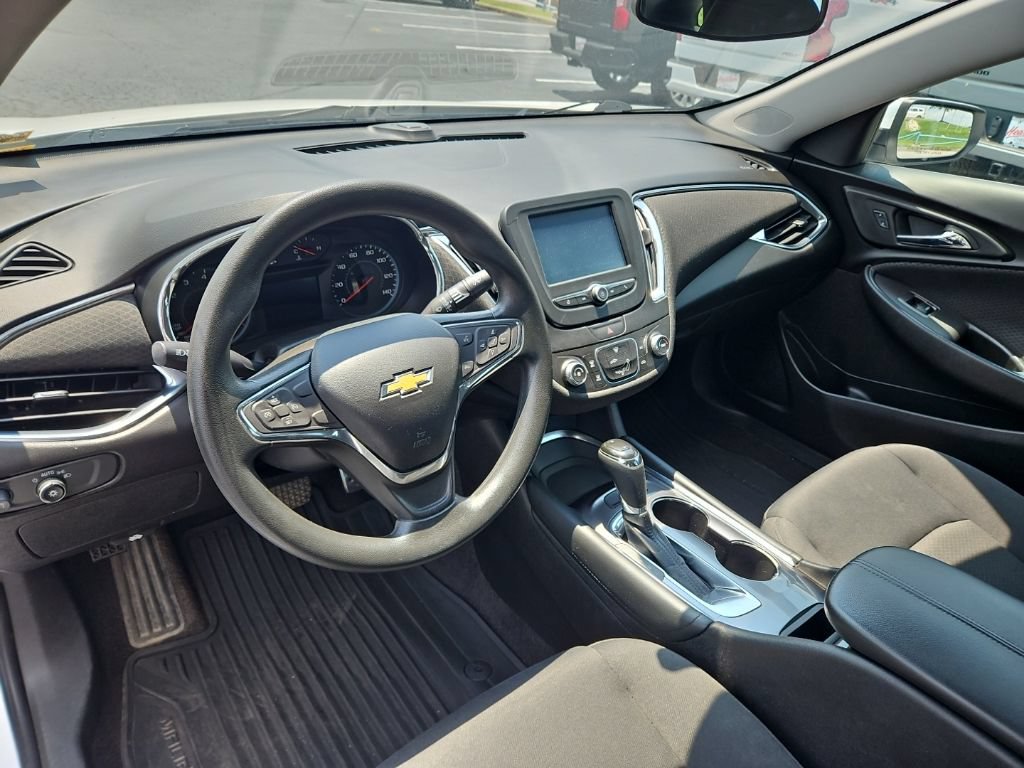 Used 2016 Chevrolet Malibu LT FWD image 15