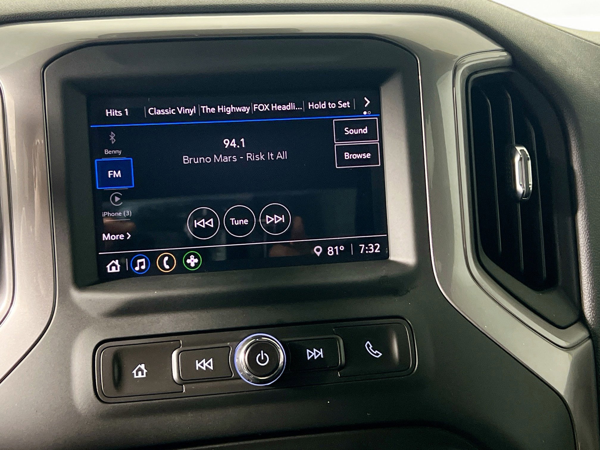 Used 2022 Chevrolet Silverado 1500 Custom RWD image 28