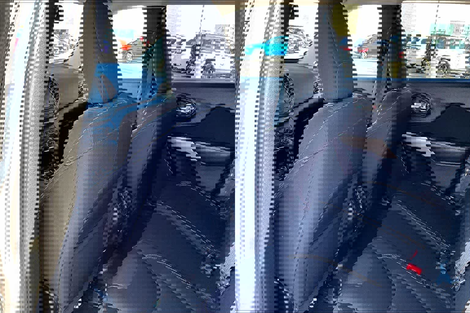 Used 2017 Jeep Cherokee Latitude w/ Comfort/Convenience Group image 12