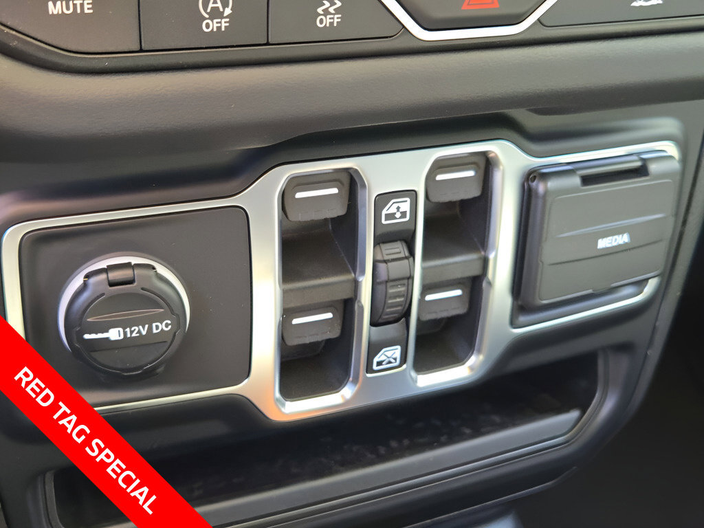 New 2026 Jeep Wrangler Unlimited Sahara w/ Technology Group AWD/4WD image 28