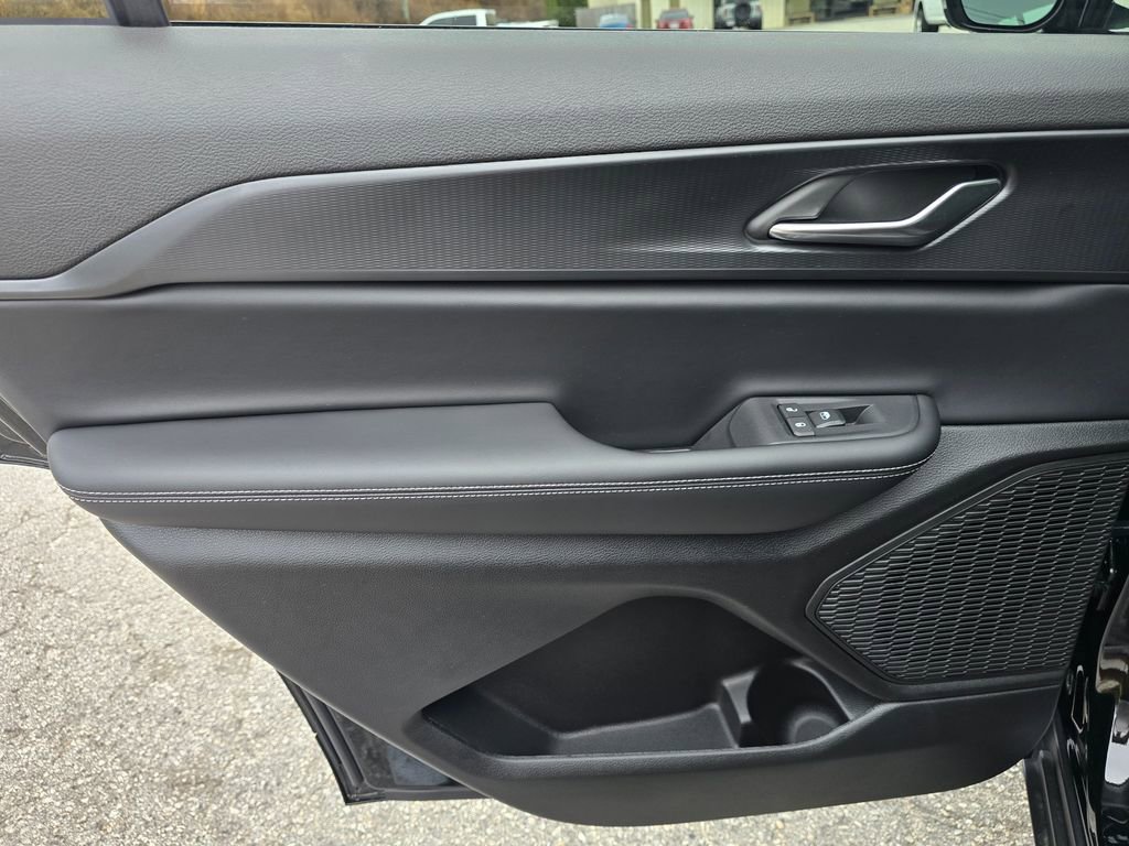 New 2025 Jeep Grand Cherokee L Altitude image 37