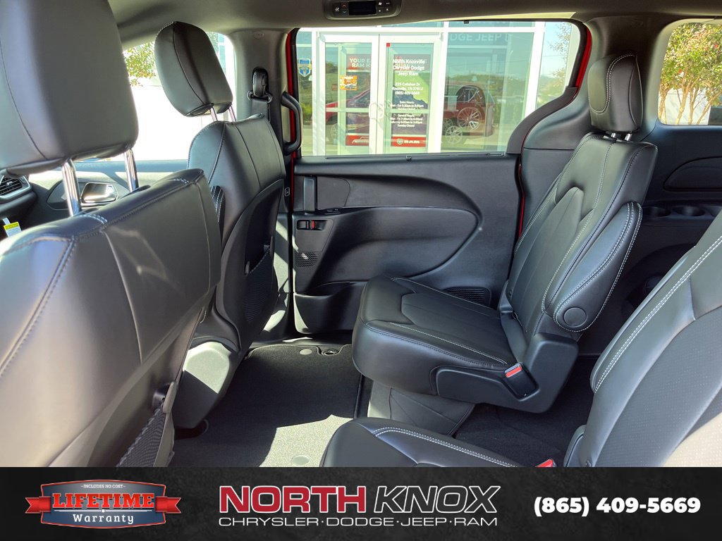 New 2026 Chrysler Voyager LX FWD image 13