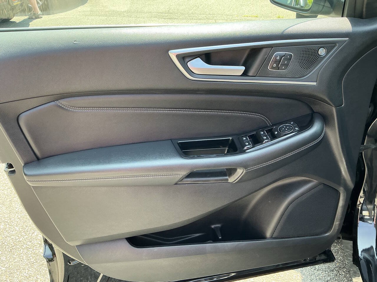 Used 2019 Ford Edge Titanium w/ Equipment Group 301A AWD/4WD image 16