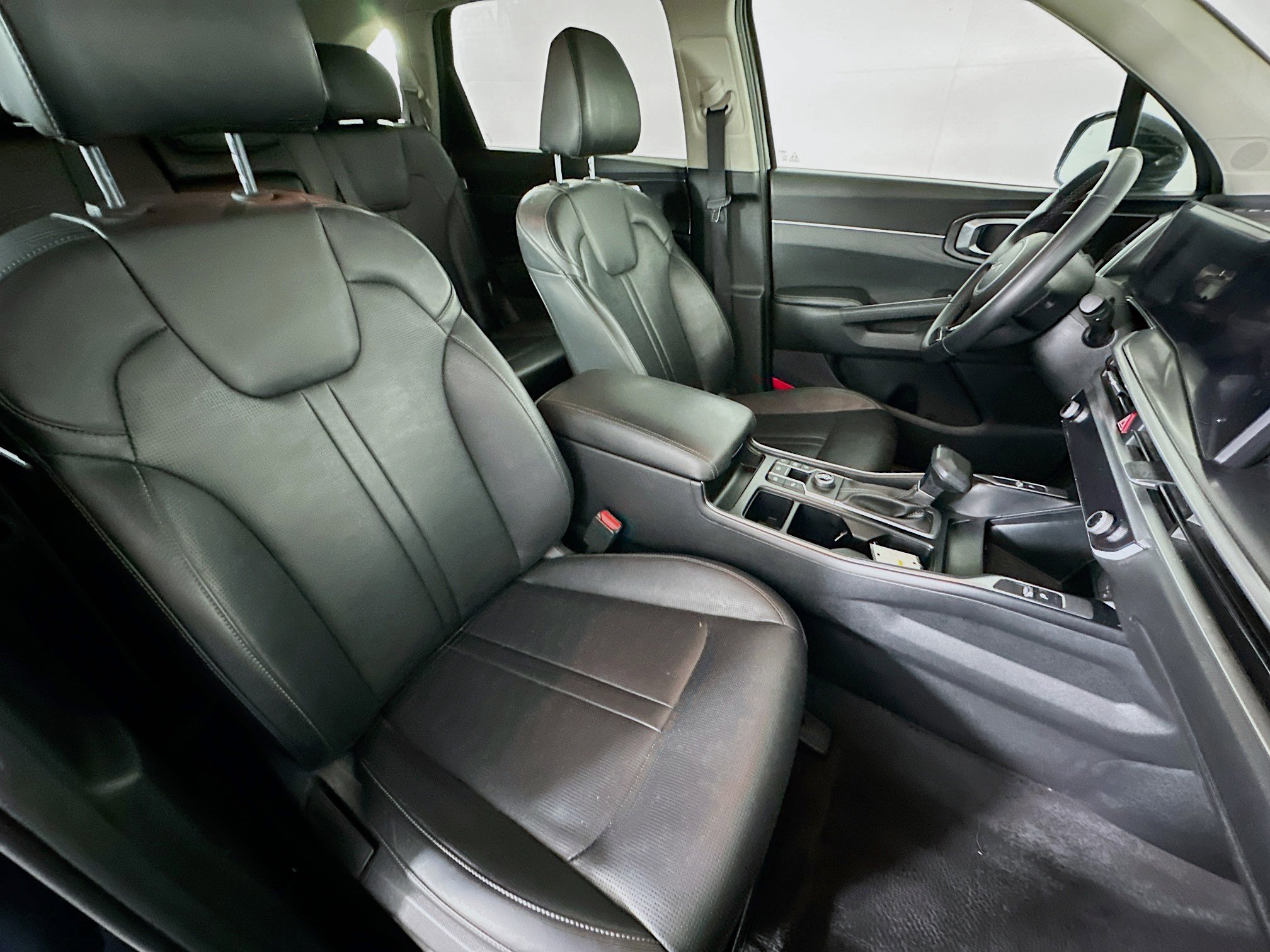 Used 2024 Kia Sorento S image 32