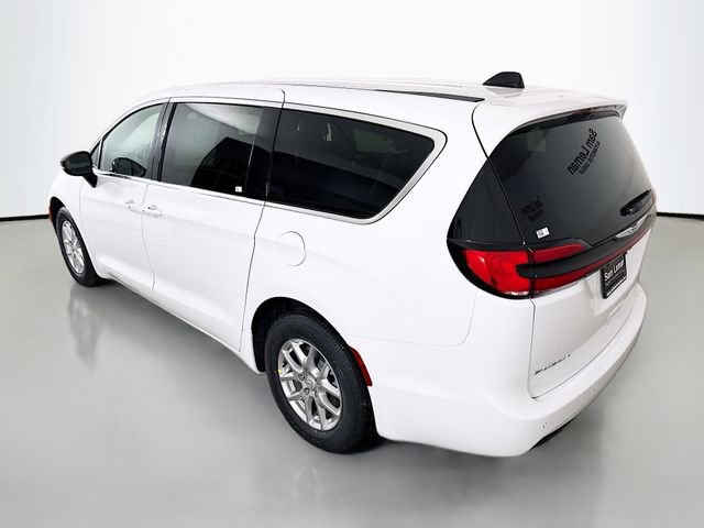 New 2026 Chrysler Pacifica Select image 5