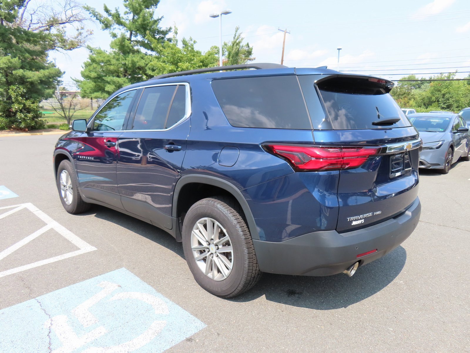 Used 2022 Chevrolet Traverse LT image 7