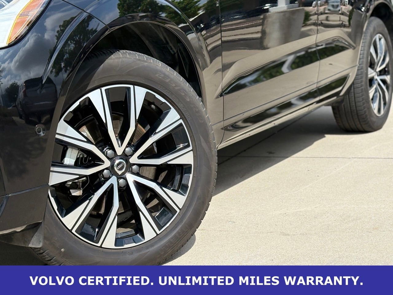 Certified 2025 Volvo XC60 B5 Plus AWD/4WD image 12